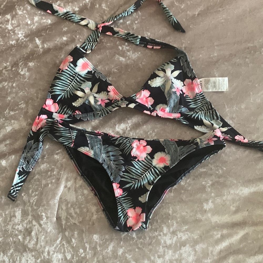 Excellent used condition Roxy flower print bikini